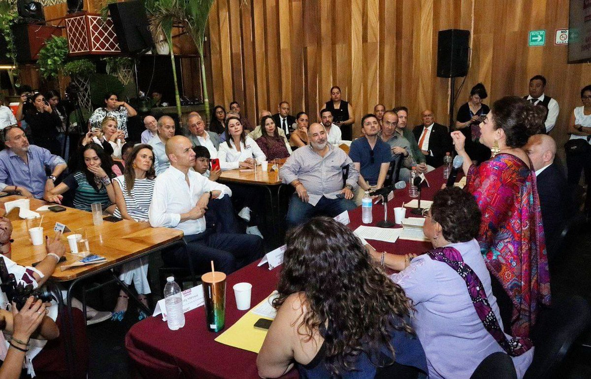 Hoy presentamos 10 propuestas ante el gremio restaurantero, @canirac, para seguir haciendo crecer esta industria, una de las más importantes de nuestra capital. De la mano de todos los sectores, seguiremos construyendo una Ciudad de prosperidad compartida y aprovechando este