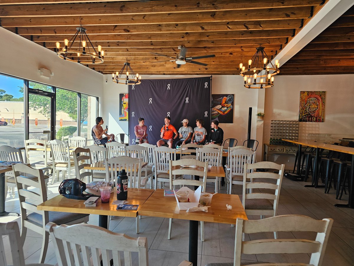 RUNWARTBURG's tweet image. The Wartburg distance boyz getting some podcast love. Thanks @the__harrier and @OnRunningMx. #d3nats #freesmoothies #calmbeforethestorm