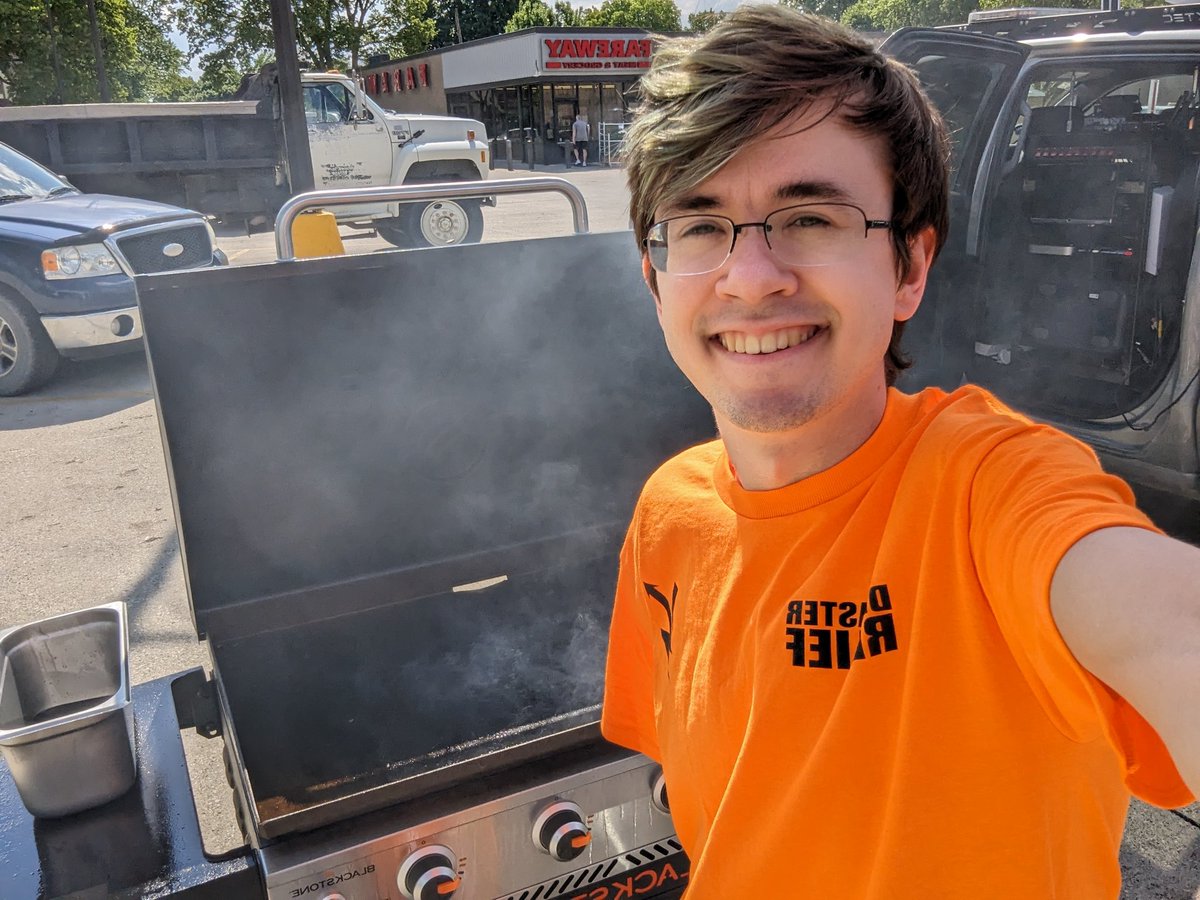 BluekandyWX's tweet photo. Served about 300 burgers and dogs so far today, ready for the dinner rush! https://t.co/9N4GmBtrfR