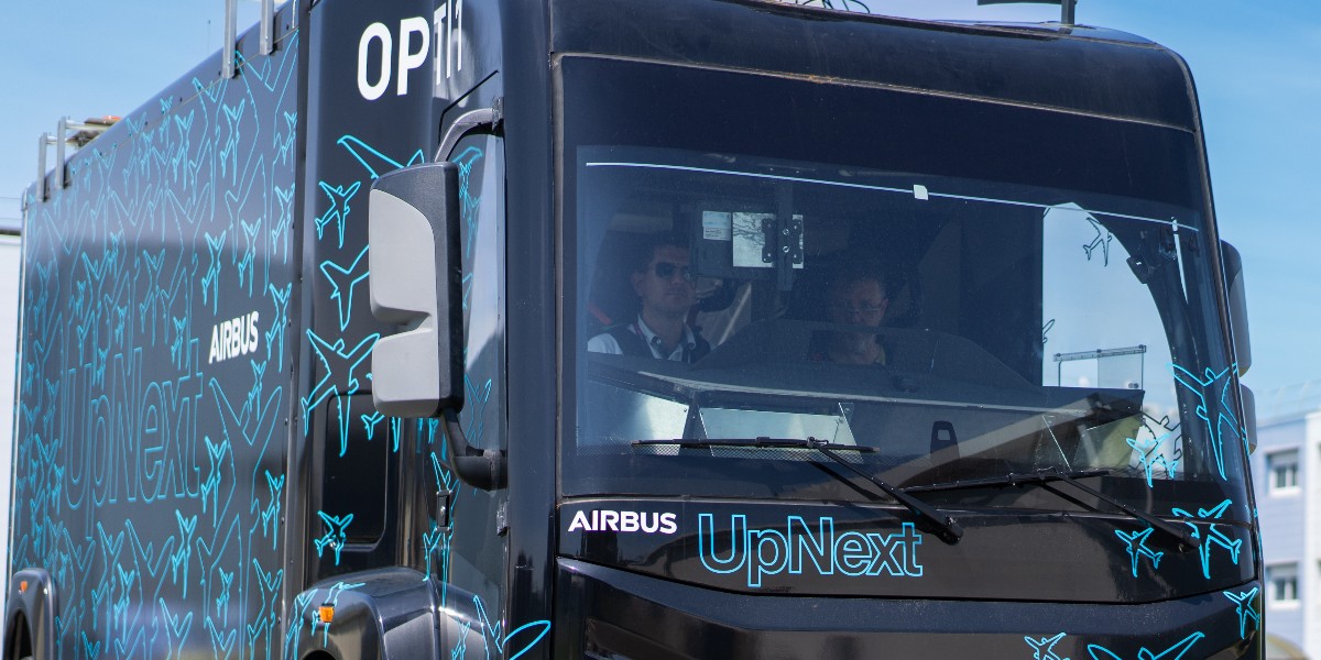 Take a look at Airbus UpNext's electric truck for testing automatic taxiing and enhancing pilot assistance, Optimate. Learn more about it 👉 assemblymag.com/articles/98555… Photos courtesy ©Airbus SAS 2024 @Airbus #Airbus #Optimate #ElectricTruck #ElectricVehicle #EV