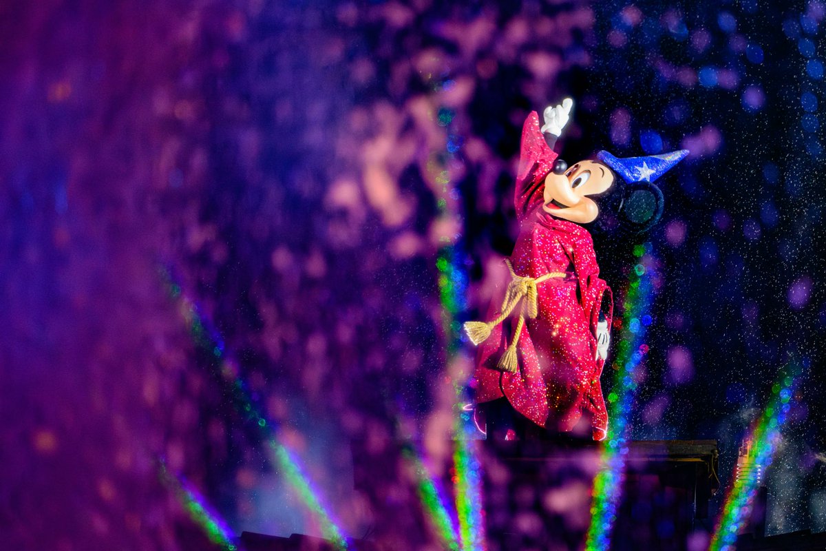 This photo of Sorcerer Mickey in Fantasmic! is perfect.