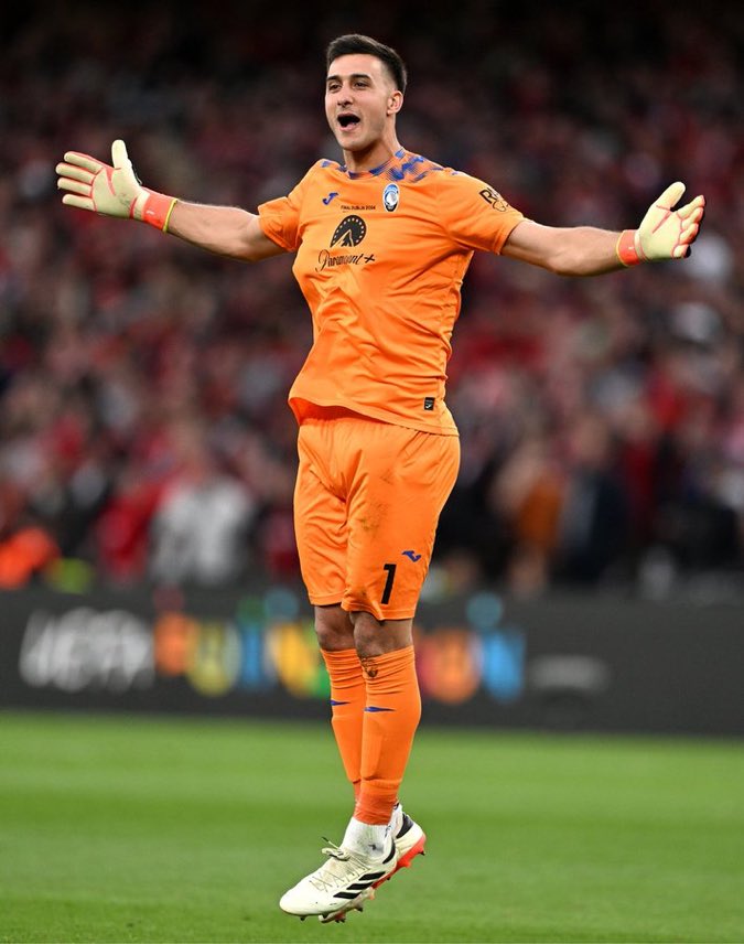 Martes: Franco Armani queda afuera de 16avos de Copa Argentina, contra Temperley, siendo la cara de la derrota.

Miércoles: Juan Musso sale campeón de la Europa League, contra el mejor equipo de la temporada, siendo figura.

Adivinen a quién convoco Scaloni para la Copa America.