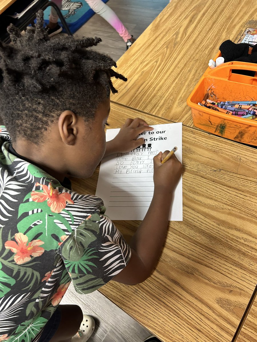 brookebordelon2's tweet photo. Oh no! Our chairs went on strike!! 🪧⚠️ Let’s hope our persuasive letters can convince them to come back tomorrow! #FLABuiltForThis #RISDBelieves https://t.co/c0xtKipiLH