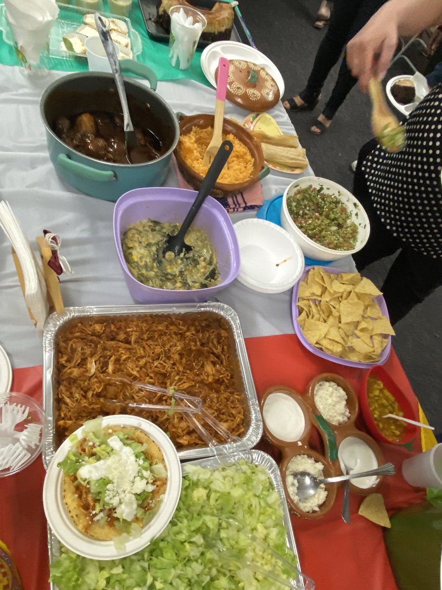 Johnson parents provided a food fest for the ELAC Convivio! @CajonValleyUSD @AlyasSamar