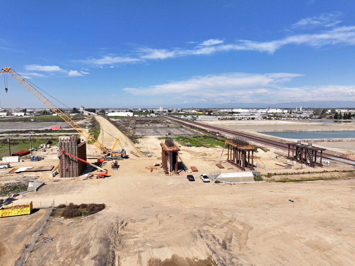 CaHSRA's tweet photo. At the Central Avenue Grade Separation, columns &amp; abutment walls are ready for the next phases of work - building the structure that will take traffic over BNSF &amp; HSR tracks.

When complete, the structure will be 432 feet long &amp; over 40 feet wide. #InfrastructureMonth #BuildHSR https://t.co/BwoAjdGXRX