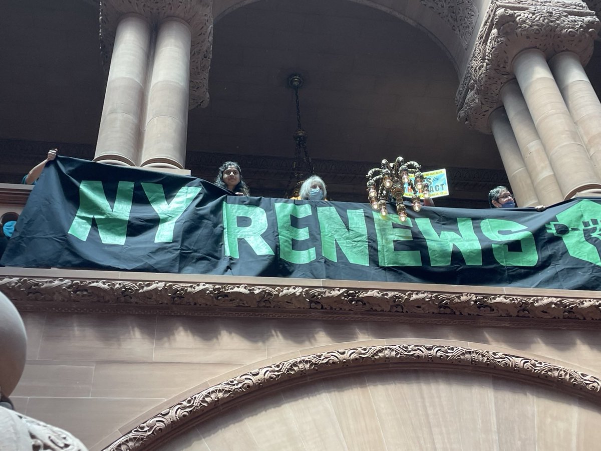 So we joined with @NYRenews to say: we won't wait another year. With utilities pushing ever-higher rate hikes, we need economic protection now. With the climate crisis growing ever more urgent, we need clean heat now. The @NYSA_Majority must not go home until #NYHEAT is law!