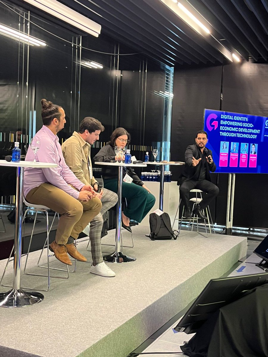 Hoy estuvimos acompañando a nuestros partners y co-founders de @Quark_ID en un panel en @G4Icongress. Gracias por brindarnos este espacio de networking con Gobiernos y entidades publicas, donde se puedo discutir sobre como este protocolo de Identidad Descentralizada busca