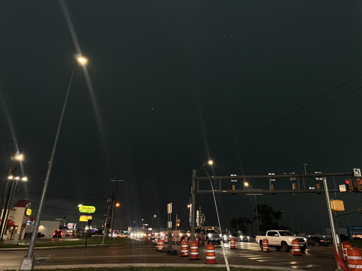 dark as night in downtown Brownwood a few minutes ago. It‘s 4pm #txwx