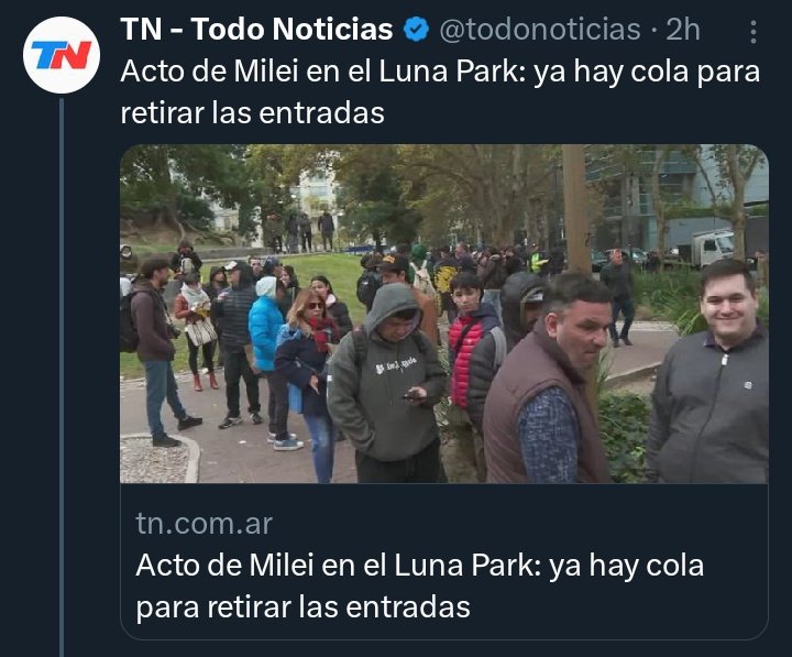 Los mismos que cuando hay una marcha dicen 'no laburan??' están haciendo fila un miércoles desde las 11 de la mañana. Fin.