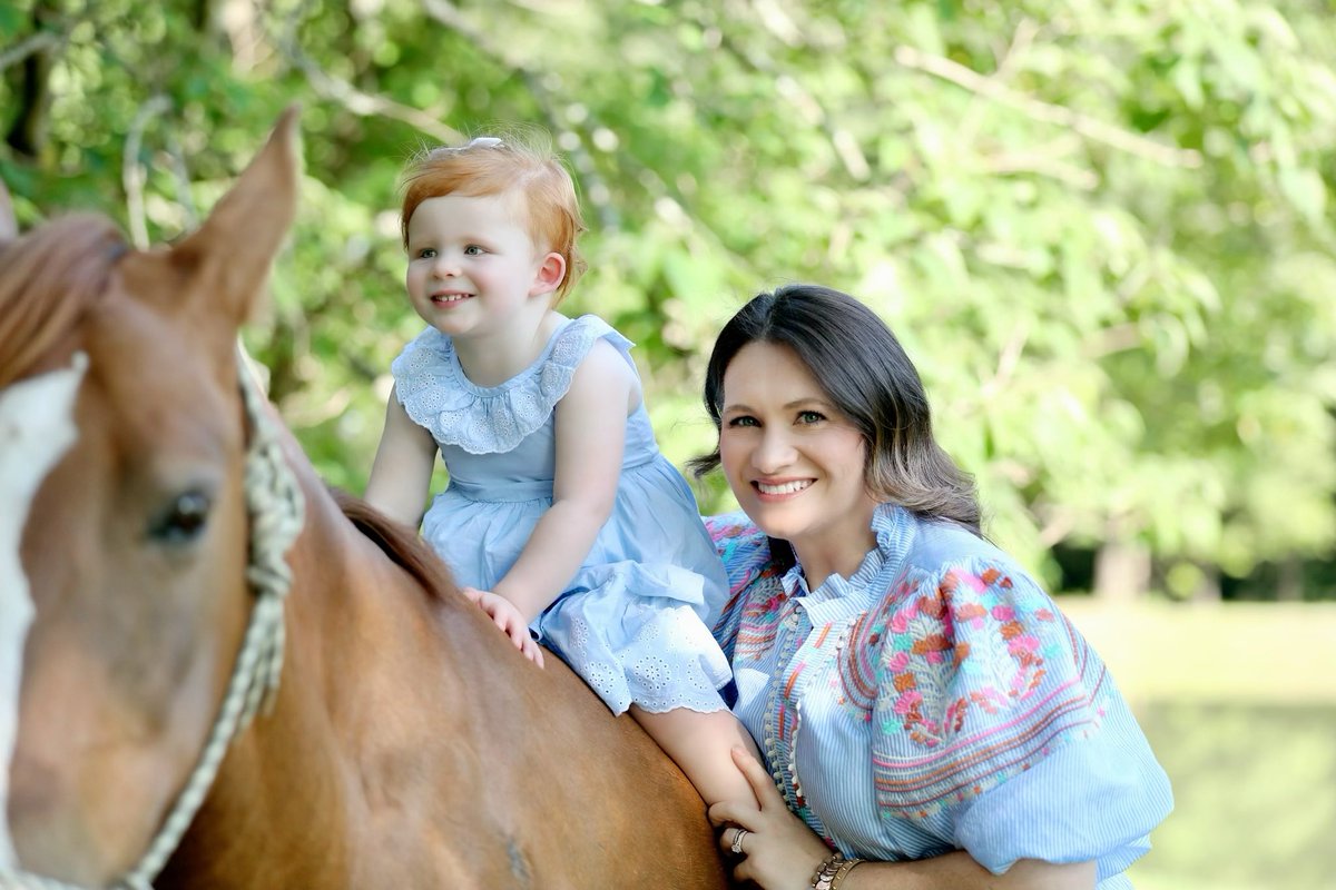 PublisherAbbott's tweet image. Family photos and horse headshots! Got to love amazing #equinephotographers like #kindredspiritphotography