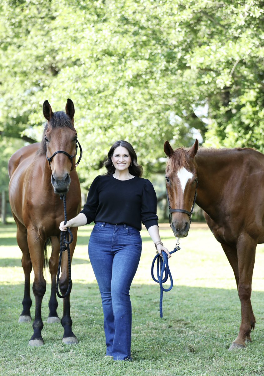 PublisherAbbott's tweet image. Family photos and horse headshots! Got to love amazing #equinephotographers like #kindredspiritphotography