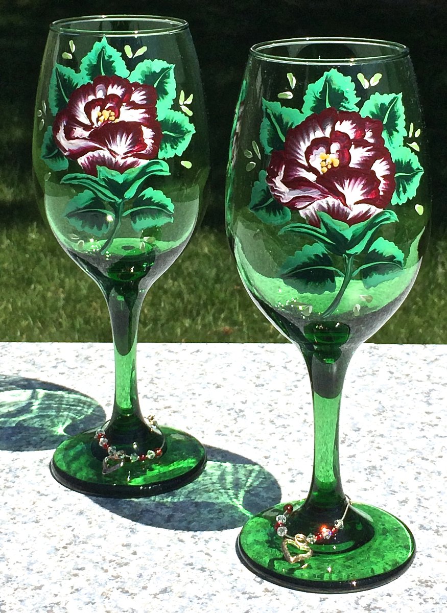 LPaintitpretty's tweet photo. Check these out https://t.co/dMTibRlyLV #wineglasses #junebirthflower #giftsforher #SMILEtt23 #CraftBizParty #etsyshop #etsyfinds https://t.co/C5t3H8Wws1