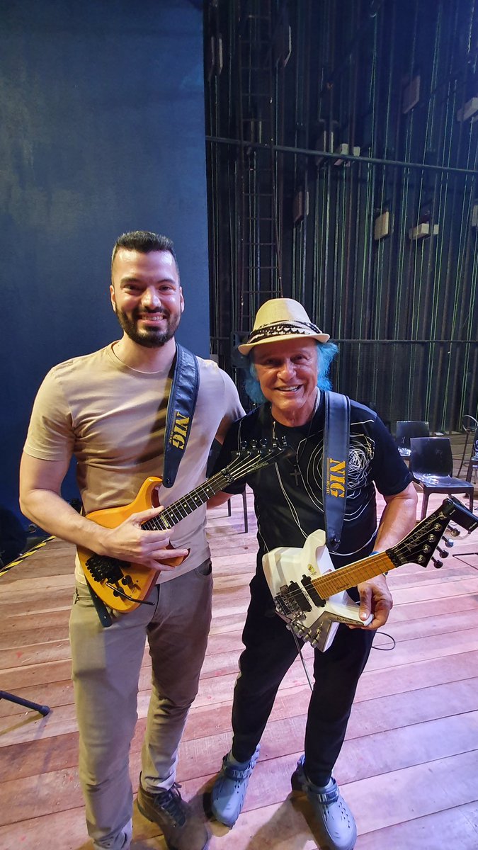 Hoje é o aniversário de <a href="/armandinhoba/">Armandinho Macêdo</a>!
Vida longa e próspera! 👏🏻👏🏻👏🏻🎸🎶