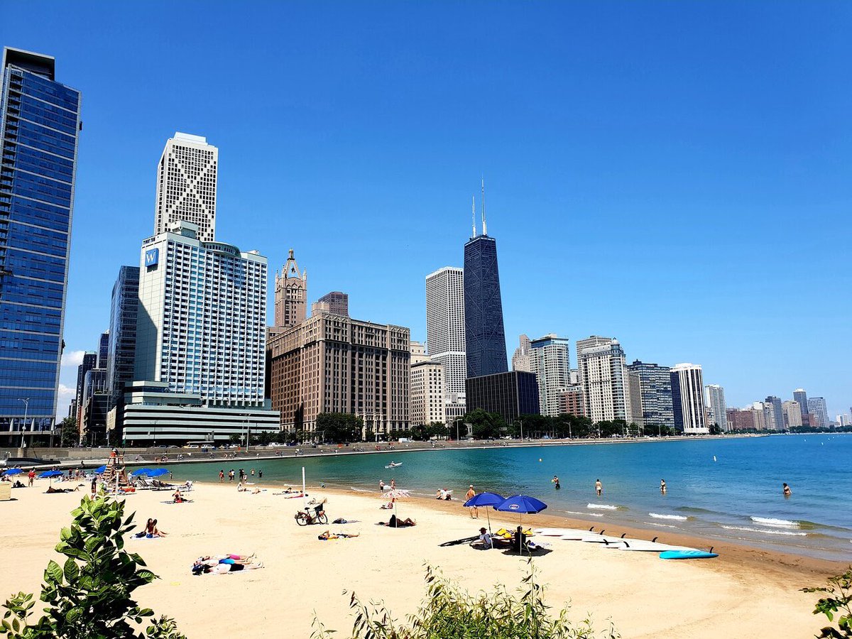 ☀️Chicago Sun is Out☀️

Multiple beaches🏖️ near campus to enjoy the sunshine🌇

#RideTheWave🌊