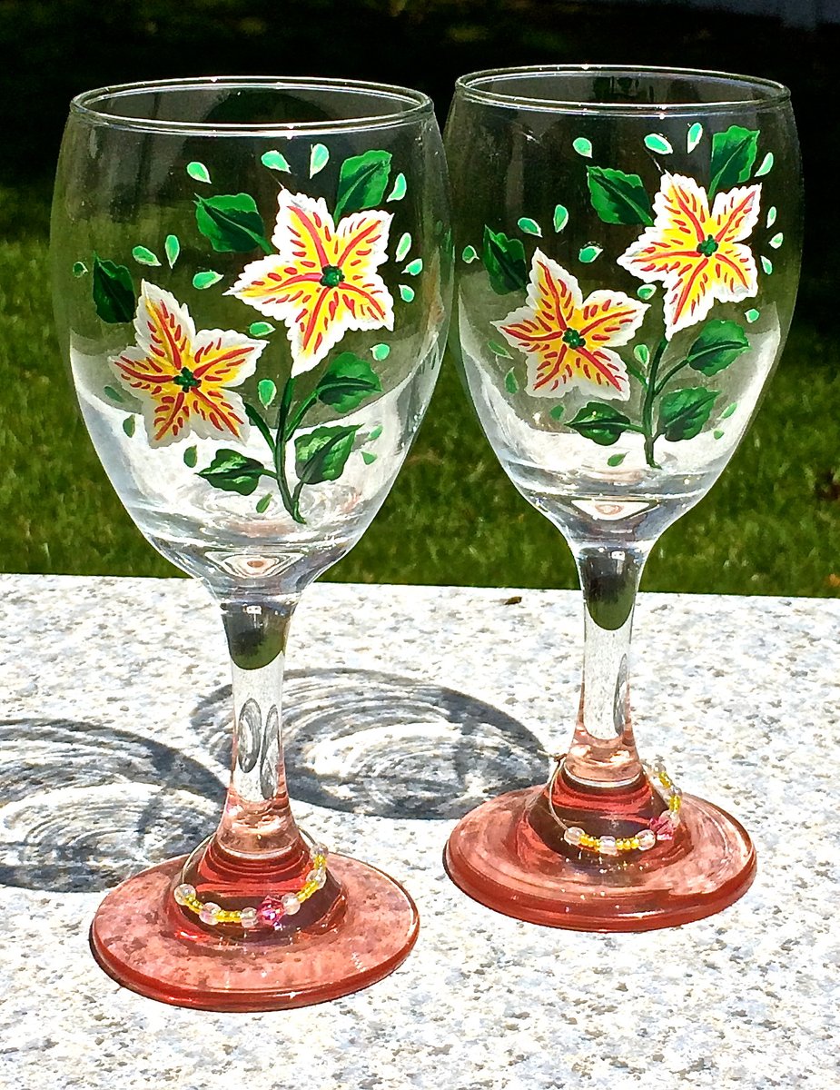 etsy.com/listing/242646… #wineglasses #yellowflowers #giftsforher #SMILEtt23 #CraftBizParty #etsylove
