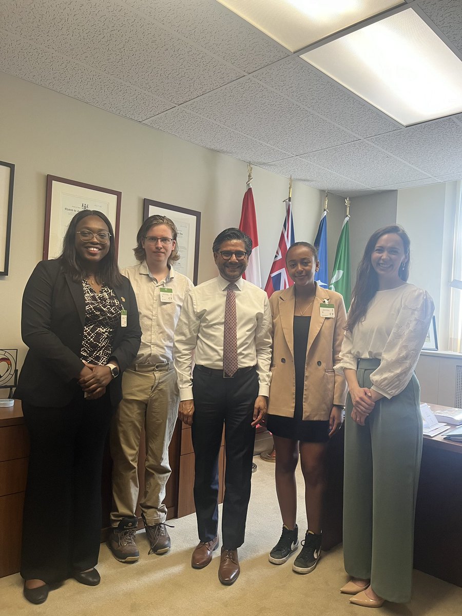 Thank you MP @Yasir_Naqvi for meeting with our Young Voices team and staff today to talk about the need for Canada to support resilient food systems as part of the next climate finance package and the role it plays in addressing the global #hungercrisis.