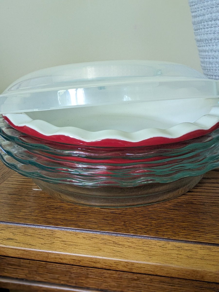 AG_Mayes's tweet photo. Based on the number of pie plates I'm finding as I clean out my kitchen, it appears I bake A LOT more than I really do...😅😬

#magicpieshop #pietime #pieloveyou https://t.co/sQOC7Ff0vX