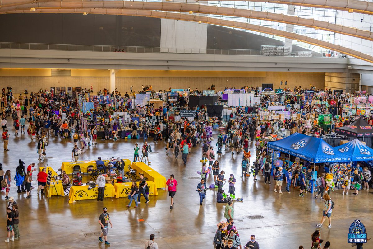 💸 Your dollars 🤝 our massive room of vendors 🧑‍🎨 The Dealers List and Map for #Anthrocon2024 is now available online - find out where your favorite vendors will be for the con! Info: anthrocon.org/dealers-list-2… 📸 @Bluehasia