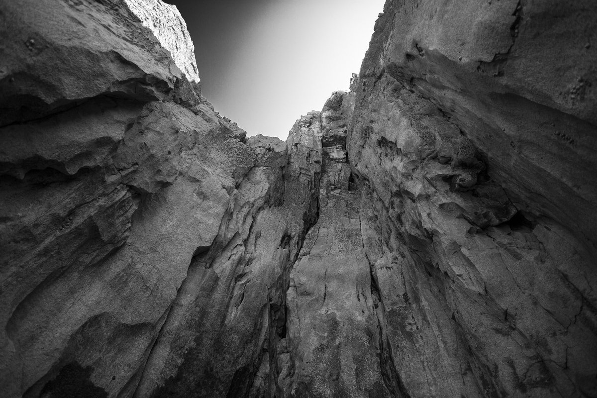 edmorrisuk's tweet photo. the majestic towering cliffs of #Mewslade on Gower envelope the viewer from the sands below😊
from my series … ‘Mewslade’ …
#uk #wales #gower #coast #photography #beach #sea #beautiful #canon5d #ThePhotoHour #beach #sand #cliffs #rocks #pool #water #b&w #textures #sky https://t.co/1amWIsIFH8