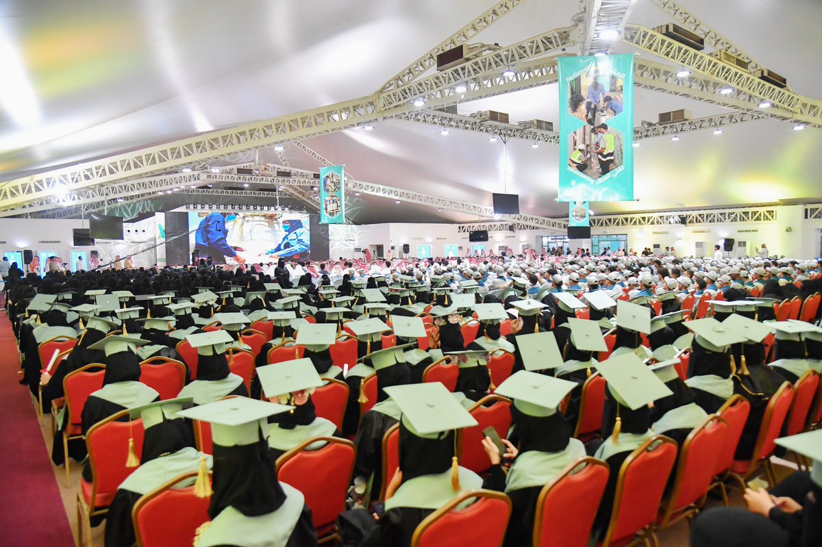 📸|تغطية

سمو #أمير_منطقة_جازان يرعى الحفل الموحد لمنشآت #التدريب_التقني_بجازان  للعام التدريبي 1445هـ - 2024 م.

#التدريب_التقني