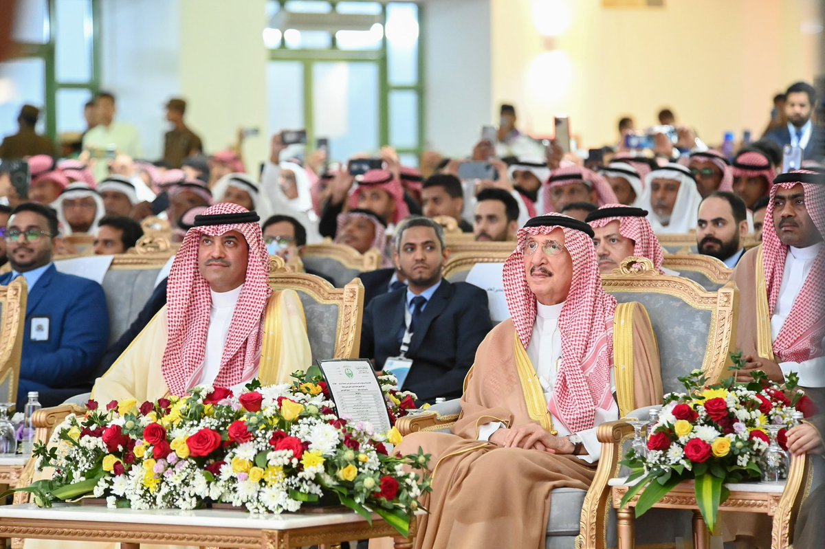 TVTC_JZ's tweet photo. 📸|تغطية

سمو #أمير_منطقة_جازان يرعى الحفل الموحد لمنشآت #التدريب_التقني_بجازان  للعام التدريبي 1445هـ - 2024 م.

#التدريب_التقني https://t.co/rooGPGwc88