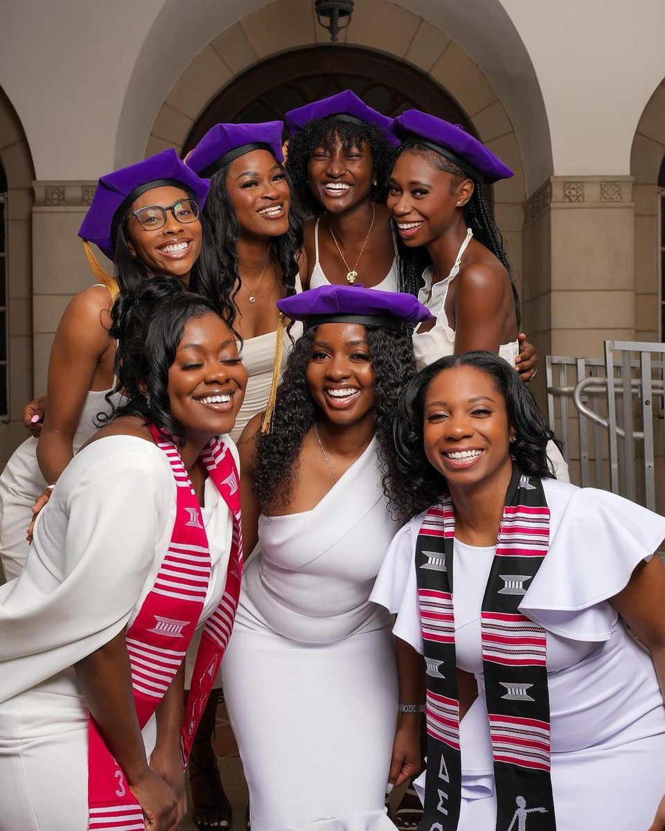 🙌🏾 Congrats to the graduating Deltas from Howard University School of Law! 🎓🔺🐘 #WatchTheYardGrads 📷: @dusavisuals @howardlawschool