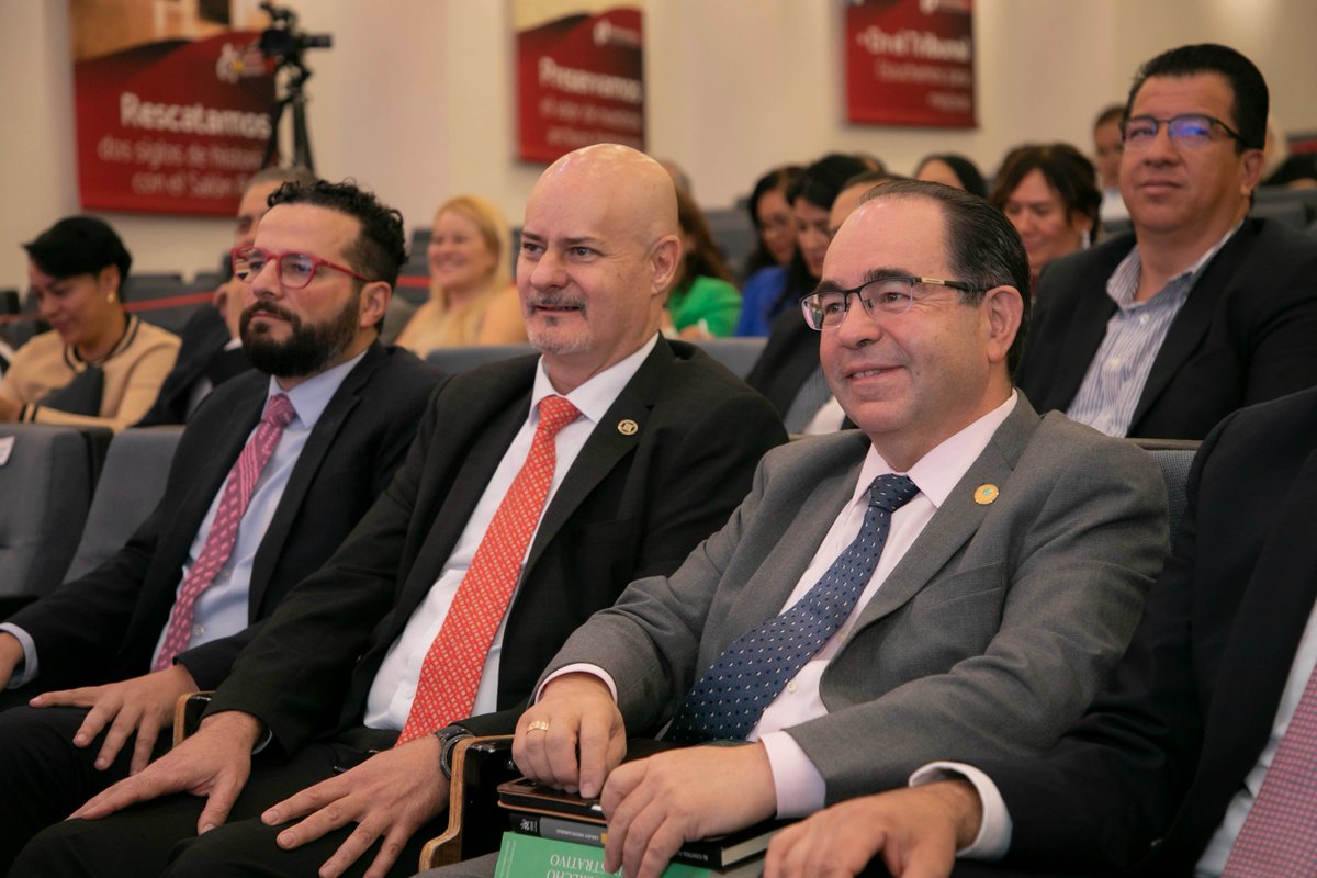 PJEdomex's tweet image. El catedrático @jrodriguezarana dictó la conferencia magistral "El derecho administrativo global: un derecho principal”, donde expuso que este ordenamiento esta en desarrollo y busca regular la gestión del interés general de manera justa y racional.