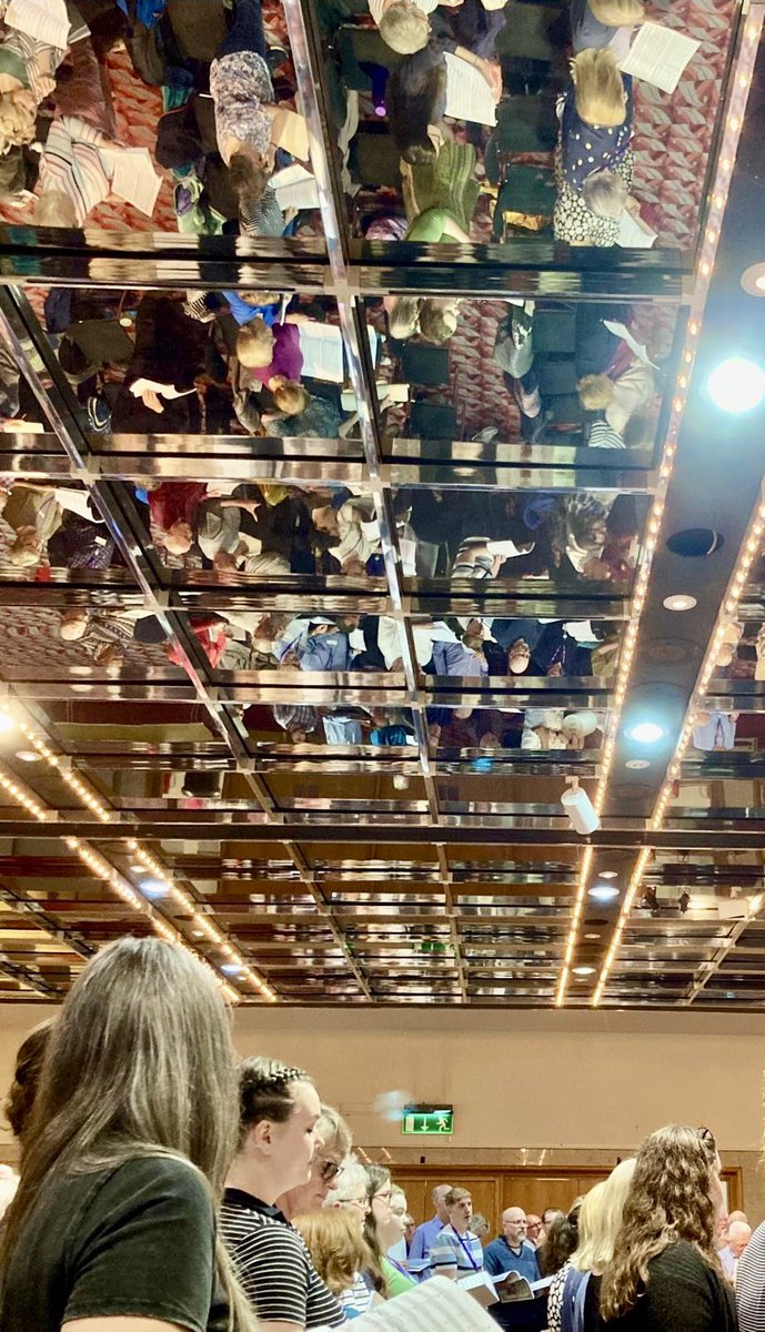 On reflection… thanks to @helenrhyland for this great capture, taken during this evening’s rehearsal in the Royal Concert Hall’s Exhibition Hall.

Berlioz Grande messe des morts 14/15 June…Only a few tickets remaining.
rsno.org.uk/liveevent/berl…