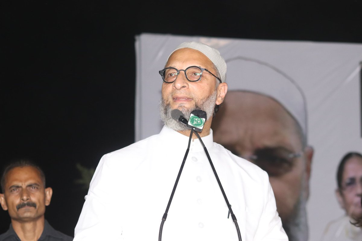 #LokSabhaElections2024

#AIMIM Party President Barrister #AsaduddinOwaisi @asadowaisi along with #ApnaDal (Kamerawadi) @adkamerawadi President Dr. #PallaviPatel @pallavi_apnadal addressed an Election Campaign Public Gathering in support of #PDM Nyay Morcha's Candidate from