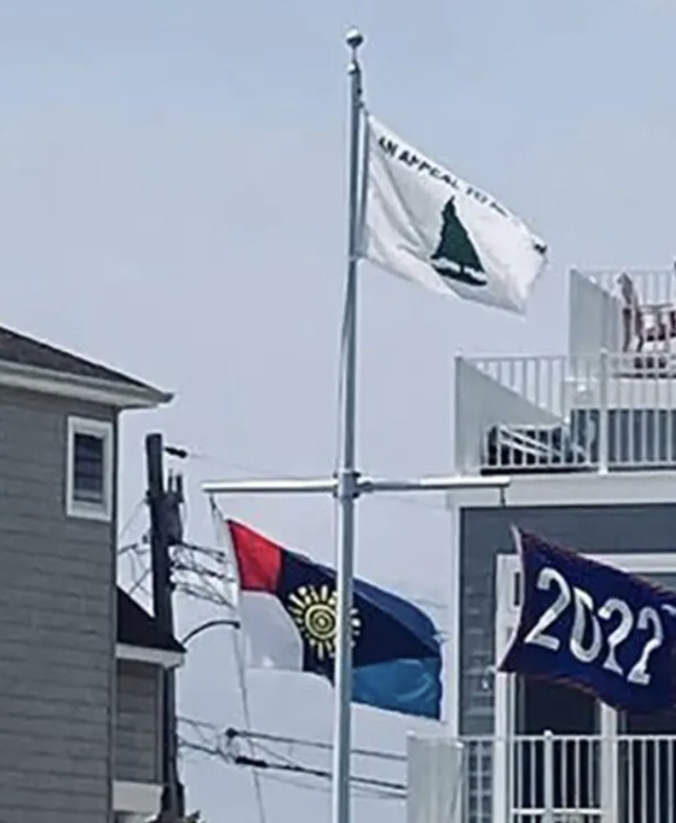 BREAKING <a href="/nytimes/">The New York Times</a>:
 
Last summer, Justice Alito's NJ beach house displayed the "Appeal to Heaven" flag, a symbol flag flown by Jan 6 insurrectionists associated with reshaping America into a Christian Nationalist nation.

This flag was spotted amid key Jan. 6 cases before the