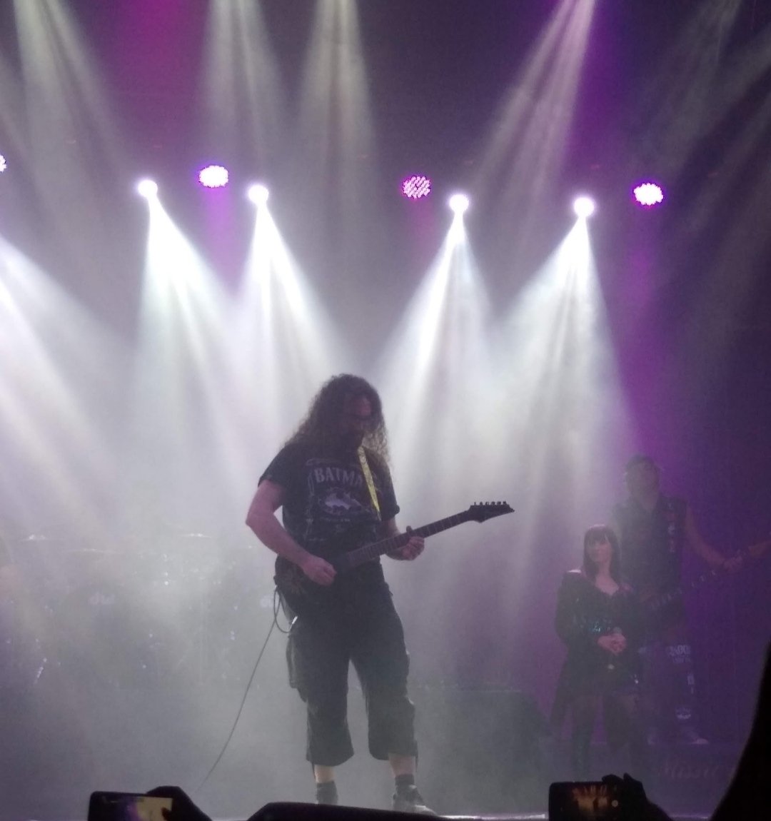 kain_mago's tweet photo. @JaviDiezMusic Tuve la oportunidad de verte en 2008 con Mago en México cuando supliste a Kiskilla, después ya como miembro oficial de Mago te vi desde el 2013 hasta tu última gira con ellos, eres un fuera de serie Javi y se te hecha de menos https://t.co/ZC00cPIBc6