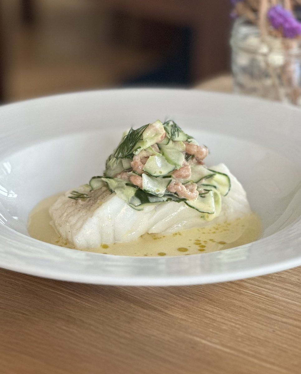 Wild Sea Bass Crudo & Poached Turbot.🎣. Two dishes from today’s Seafood Masterclass. Lookout for more events coming soon. 👀 #crownburchettsgreen #gastropub #restaurant 👨‍🍳🍽️🍻