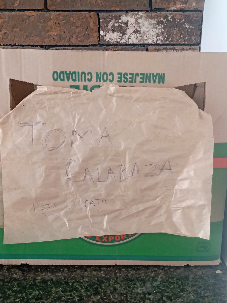 Man40_s's tweet photo. Hoy el precio de la calabaza está por los suelos, sale más cara la caja que cuesta $27 pesos y el kilo de Calabaza para el campesino en $4 pesos si bien les va....  #apoyoalcampo https://t.co/am1ftQvJv6