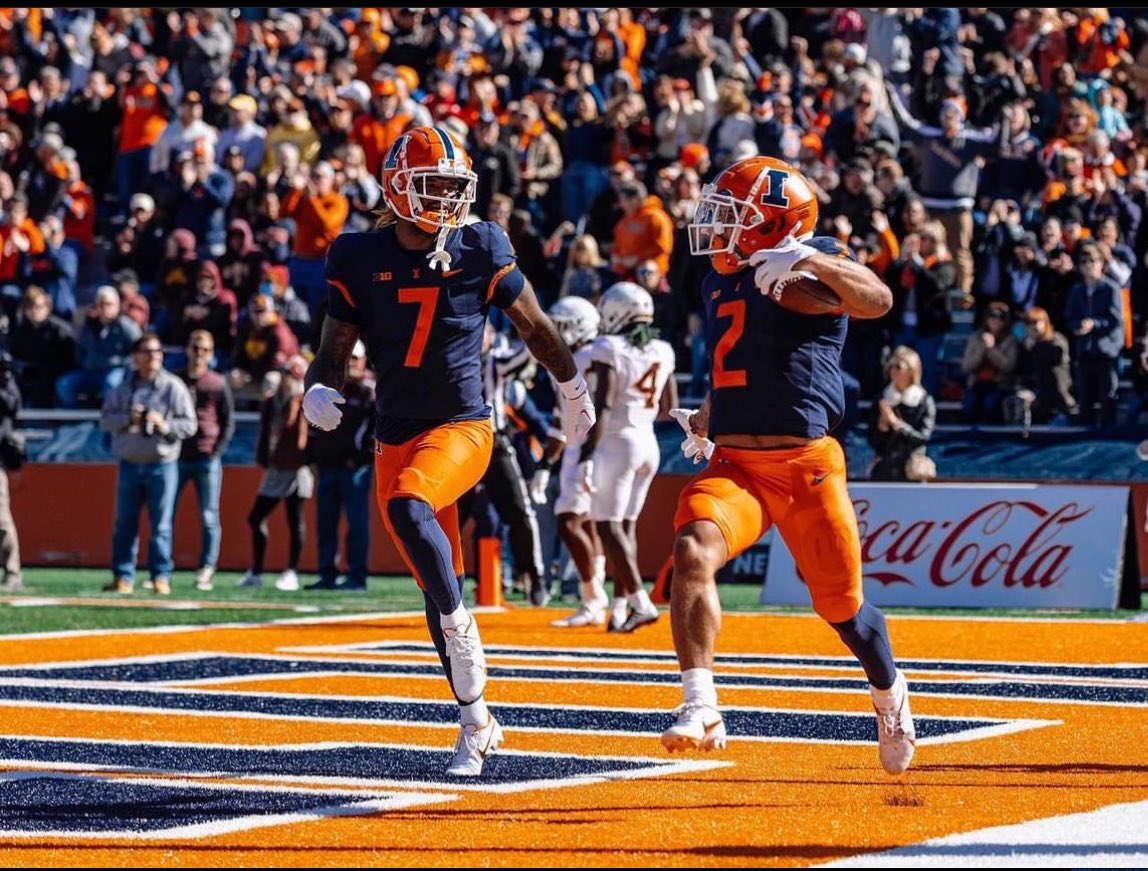 After a great conversation with @artursitkowski4 I am blessed to have earned an offer from Illinois University!! #AGTG @Red_Zone75 @Tonyrazz03 @wardth09 @IlliniFootball @GoMVB @mfarrellsports @CoachSchuman @BrianDohn247 @MohrRecruiting @adamgorney