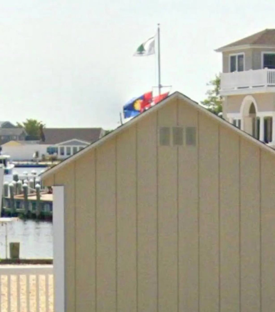 Holy Shit!!! Here is Justice Samuel Alito's vacation home flying the 'Appeal to Heaven' flag, a banner favored by election deniers. Is he going to blame his wife again?