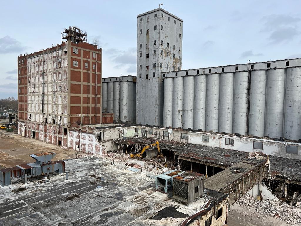 Moving Pillsbury Forward’s brownfield grant will fund the last phase of the remediation and abatement efforts for the site, allowing Springfield, IL to reimagine this site after the plant’s closure 20 years ago. #BrownfieldsWeek Learn more: epa.gov/newsreleases/e…