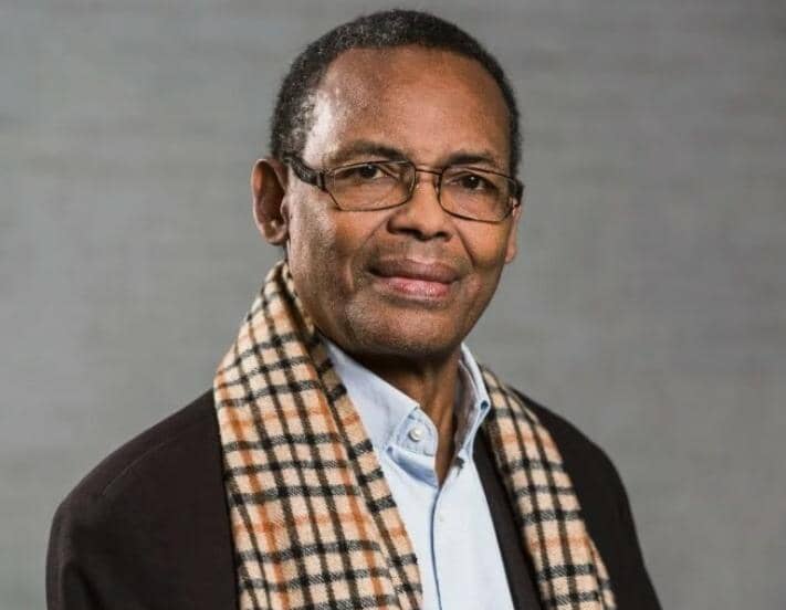 #Guinee/ Urgent... 

Thierno Monembo, écrivain, porte à la connaissance de l'opinion publique que des inconnus ont défoncé la porte de son domicile, situé dans le quartier Sonfonia Bonfim, et ont volé son ordinateur portable de marque Toshiba.

Cette opération est intervenue ce