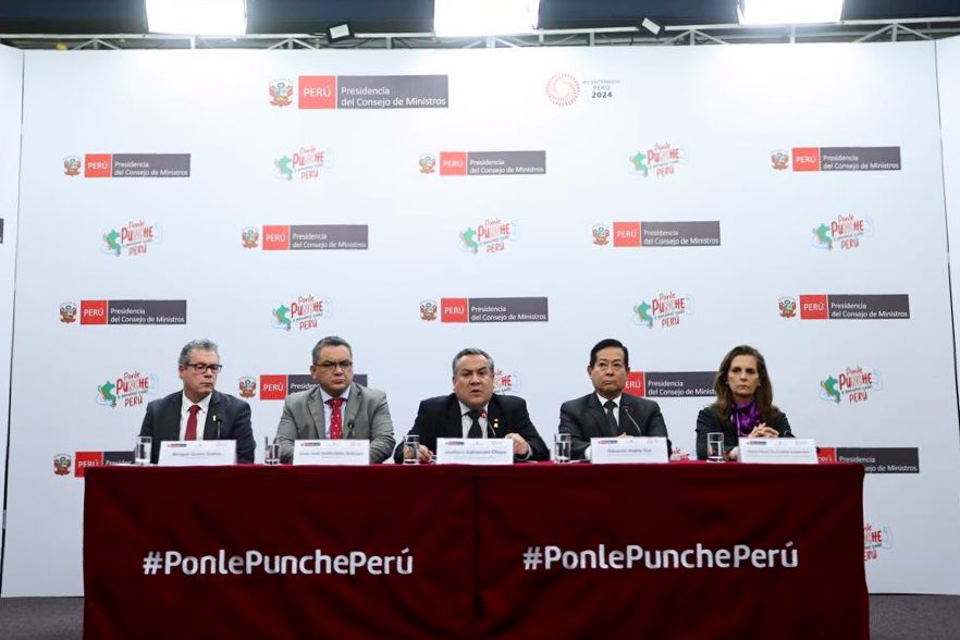 🔴 En vivo | El premier Gustavo Adrianzén, junto con ministros de Estado, informa las decisiones adoptadas y temas abordados durante la sesión del Consejo de Ministros de hoy. fb.watch/se7EnBXgHC/ #PonlePunchePerú 🇵🇪