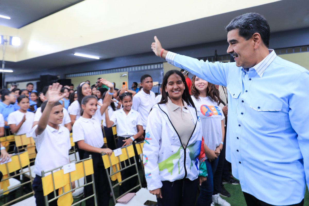 🔴 EN DESARROLLO 🇻🇪🗣️ Presidente Nicolás Maduro lidera jornada de trabajo dedicada a los avances de las Brigadas Comunitarias Militares para la Educación y la Salud (Bricomiles)