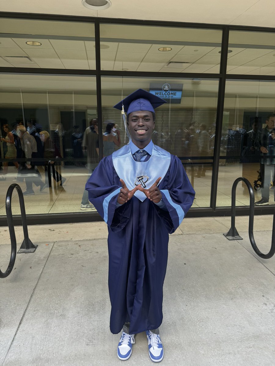 Class of 2024 WR/DB Herve Hirwa! Herve will be attending Southern Utah University in the Fall, congrats!

#BLEEDBLUE