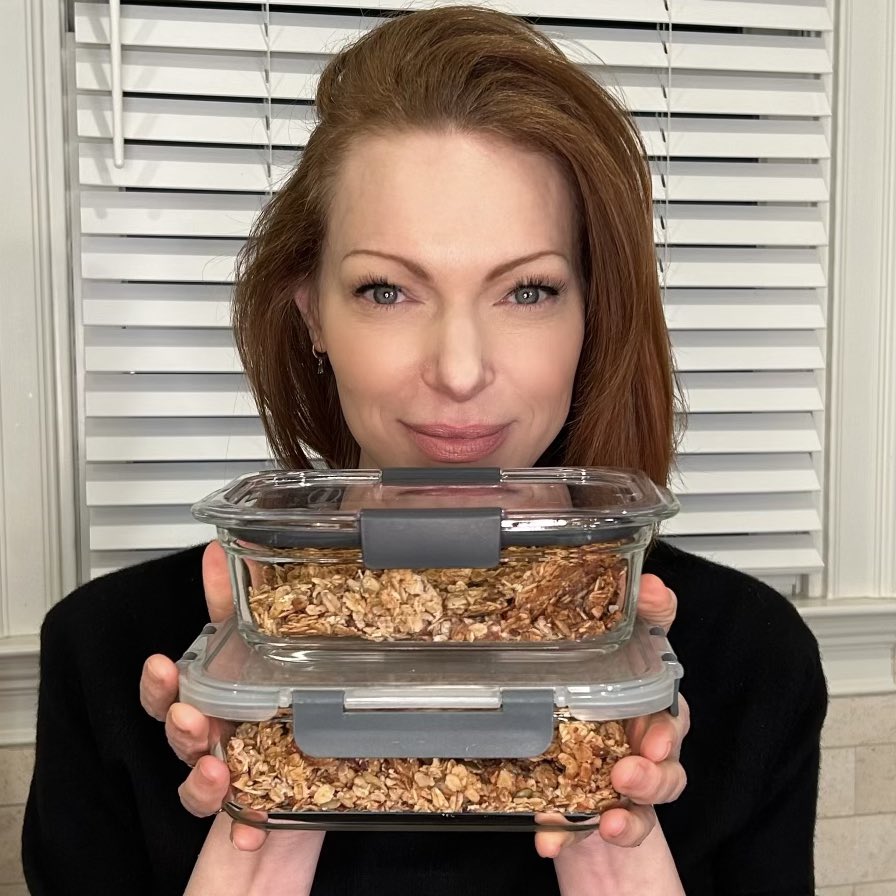 Our founder @LauraPrepon loves having homemade granola on hand to use in recipes and to snack on throughout the week. How do you #GetYourPrepOn? #PrepOn