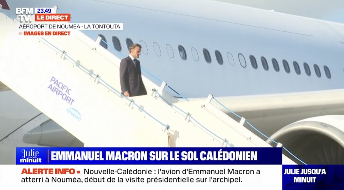 [ 🇫🇷 FRANCE ] 🇳🇨Le président de la République Emmanuel Macron vient d’arriver à Nouméa, en Nouvelle-Calédonie. Il passera 24h dans l’archipel afin d’y installer une « mission de dialogue » entre l’État, les loyalistes et les indépendantistes après une semaine d’émeutes (AFP).