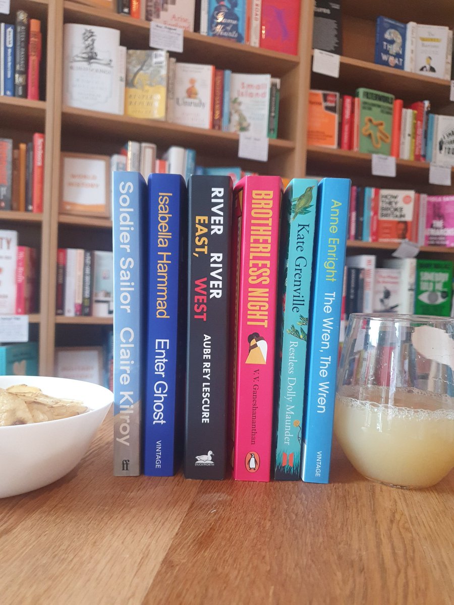 Our Women's Prize Shortlist book club with @maxminervas was a delight ❤️ Current consensus that Brotherless Night by @V_V_G might be the one to beat! 👀 @WomensPrize #womensprize #womensprizeforfiction #brotherlessnight