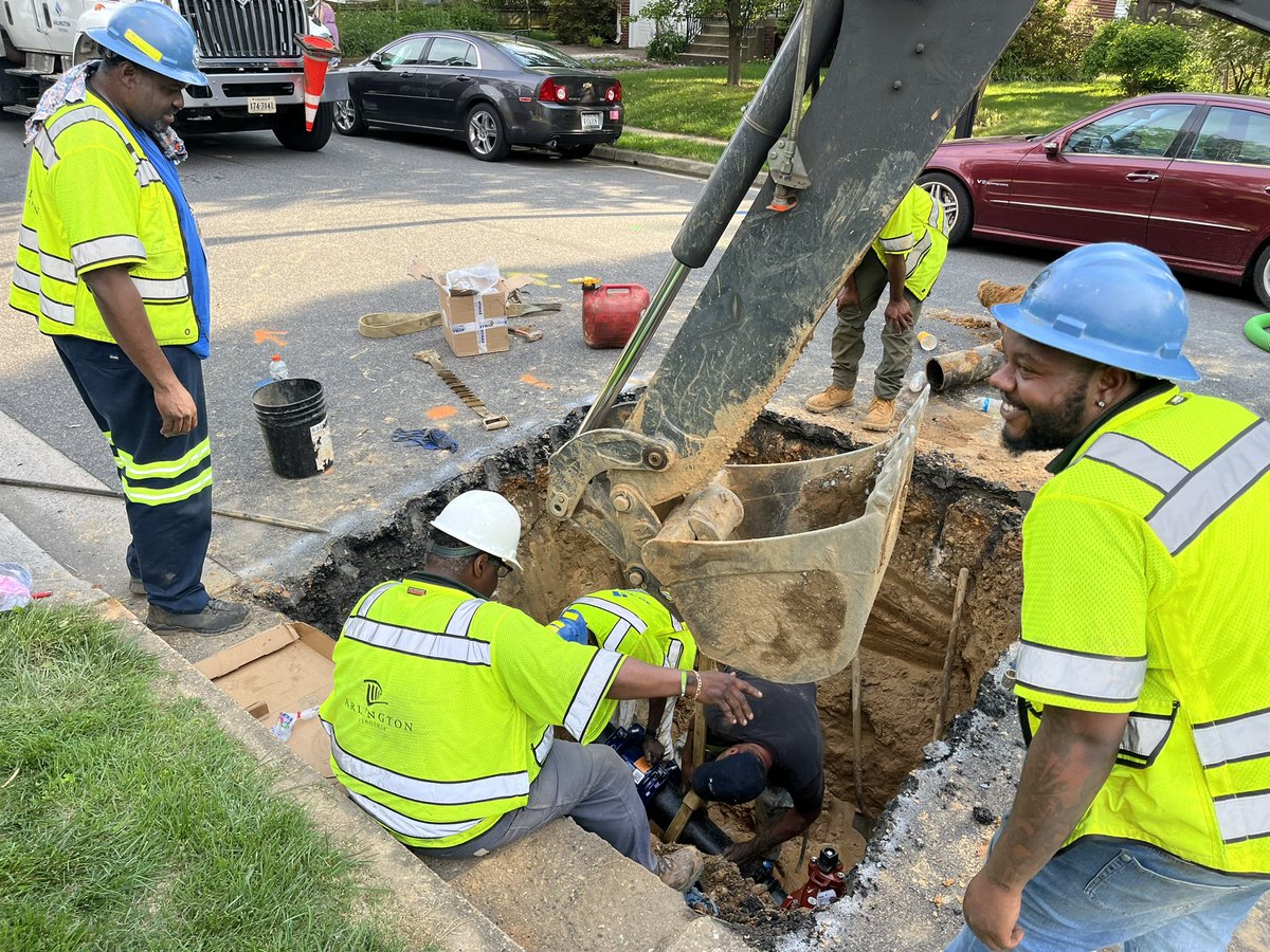 Kudos Mr. James White and the @ArlingtonVA water crew he led to upgrade water valves on our street today. They worked hard to keep the outage to a minimum and explained this will help speed future repairs if pipes burst. Our tax dollars at work 6ft. deep. 👏 So impressed!