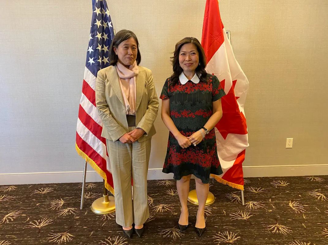 In #Phoenix, Arizona, Minister Ng met with @USTradeRep Katherine Tai at the #CUSMA commission meeting. They discussed implementing CUSMA, strengthening #SupplyChains and working together on key issues such as softwood lumber and energy security. Read more: canada.ca/en/global-affa…