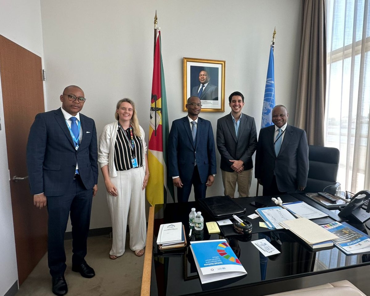 Excited for the upcoming 🇺🇳 Security Council Debate on young women led by Mozambique! ASG @felipepaullier had an insightful meeting with H.E. Pedro Comissário @pcomissario81 🇲🇿 Advancing meaningful youth engagement is 🔑 to implementing the YPS agenda at all levels #Youth4Peace