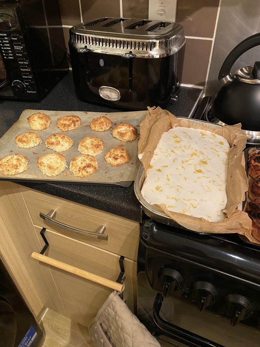 HenderClaire's tweet photo. I’ve been on a celebratory baking spree 😃

#ToriesOutForGood 

#ByeToryFilth 

Belgian Buns, Coconut Macaroon, lemon drizzle tray bake ( with homemade lemon curd) and chocolate chunk chewy cookies 

And breath….

🤣 https://t.co/6DRlWY9CQt