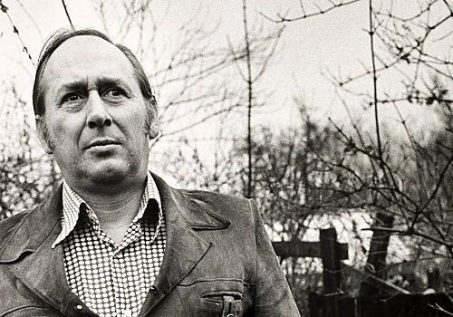 “Writing a novel is one of those modern rites of passage, I think, that lead us from an innocent world of contentment, drunkenness, and good humor, to a state of chronic edginess and the perpetual scanning of bank statements.” —J. G. Ballard buff.ly/3sd29PB