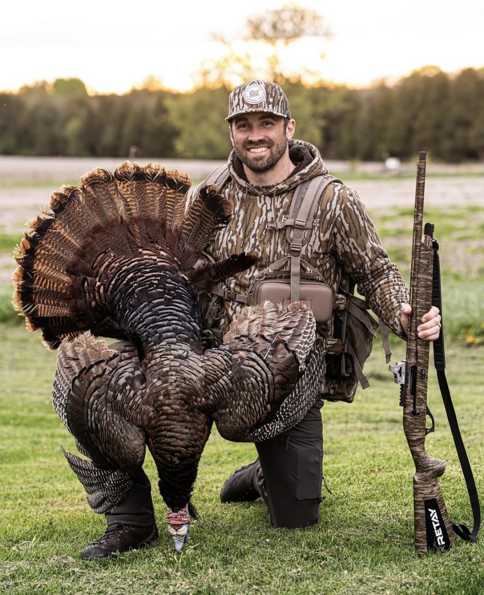 'Gobbles north of the border!' - @TheGivenRight - Hunting 

Congrats to our buddy Laden Force who took this nice Ontario longbeard. 

Who's hunted Canada for turkeys? 

#ITSINOURBLOOD #hunting #outdoors #wildturkey #turkeyhunting #Canada