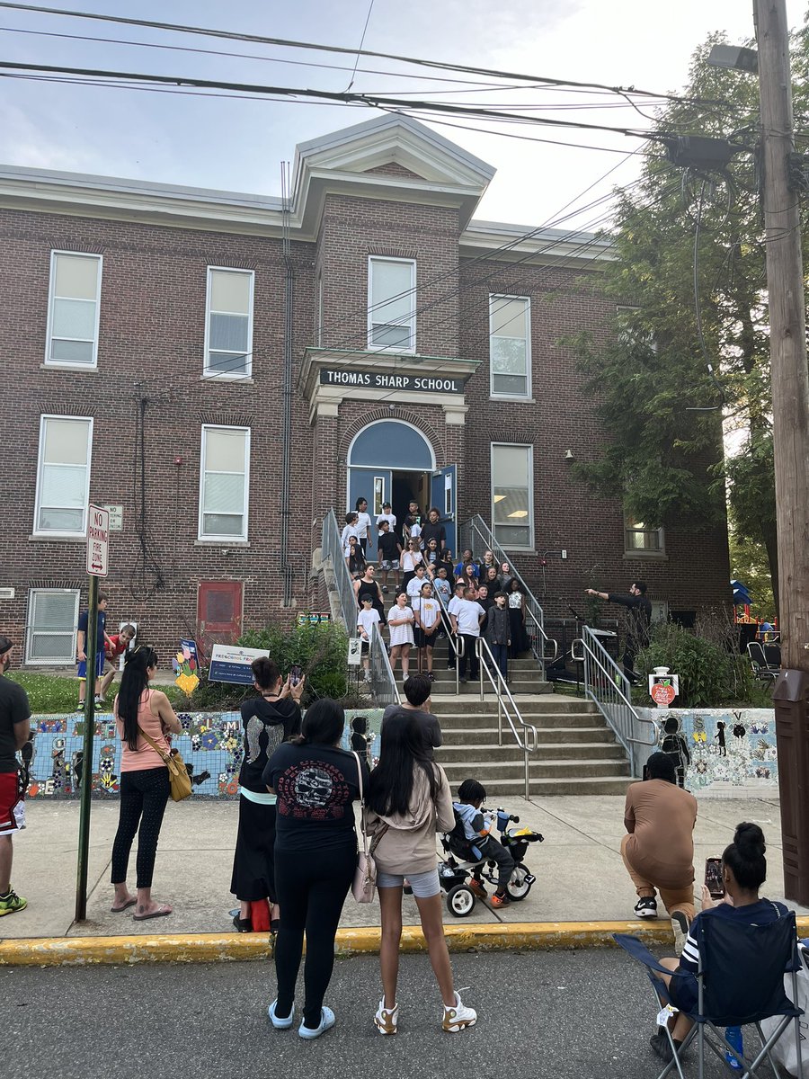 Lauren Catts tweet media